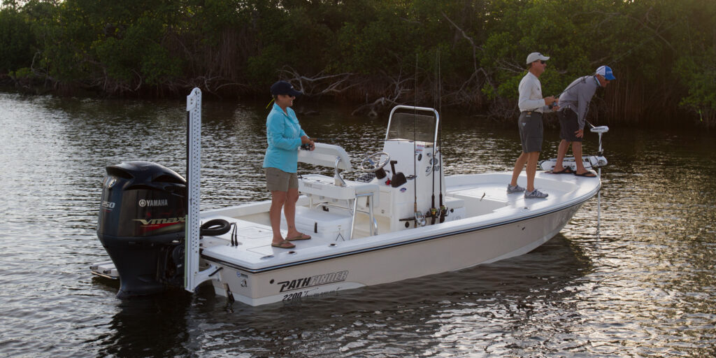 pathfinder 2200 TE bay boat with 3 anglers snook fishing